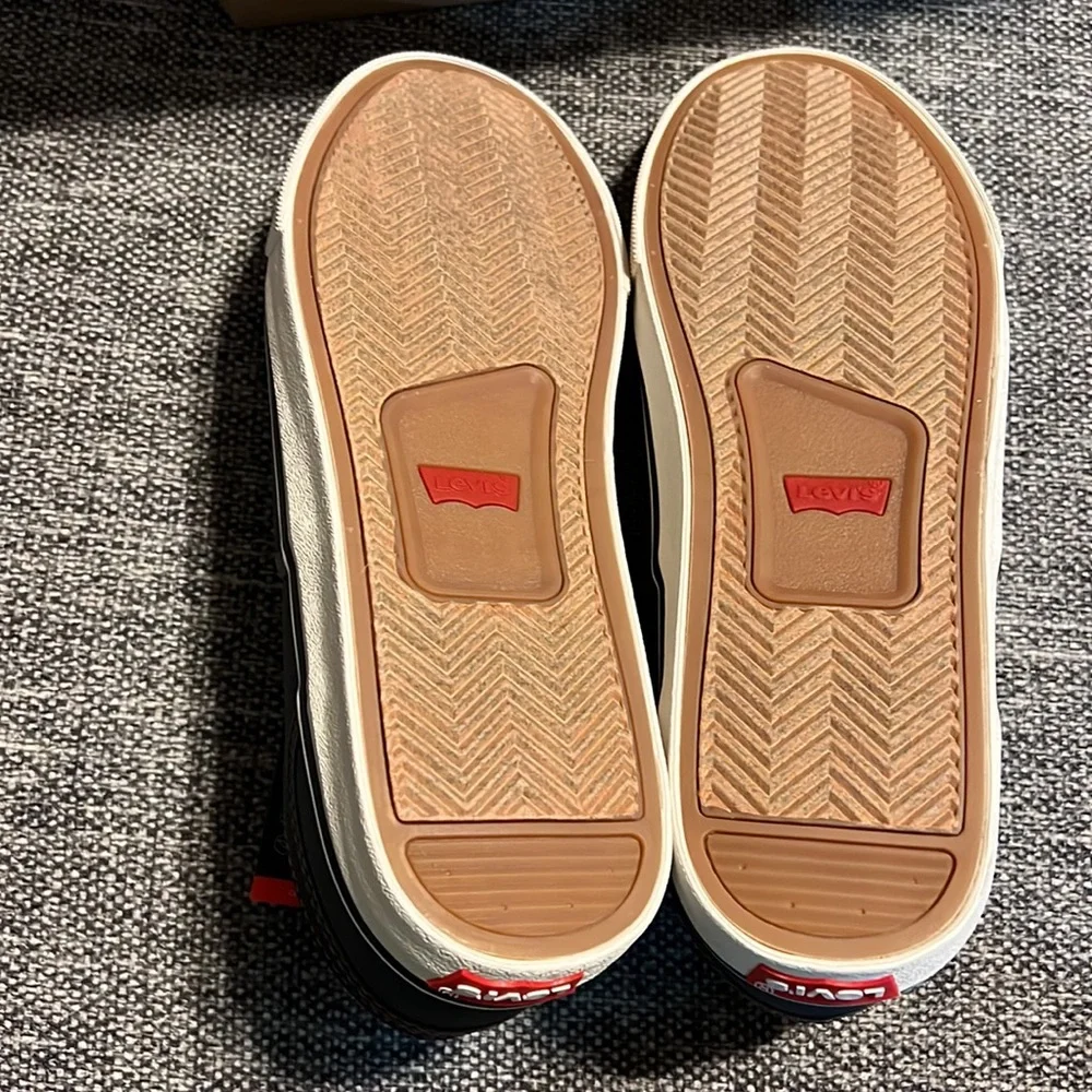 NWT Levi's Ethan Sneakers